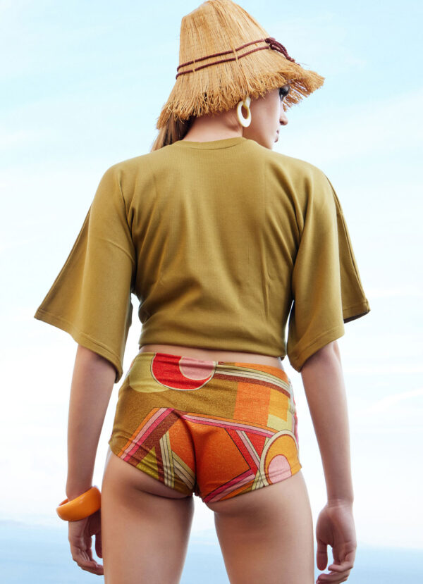 BOTTOM HIGH IN CORAL DESIGN